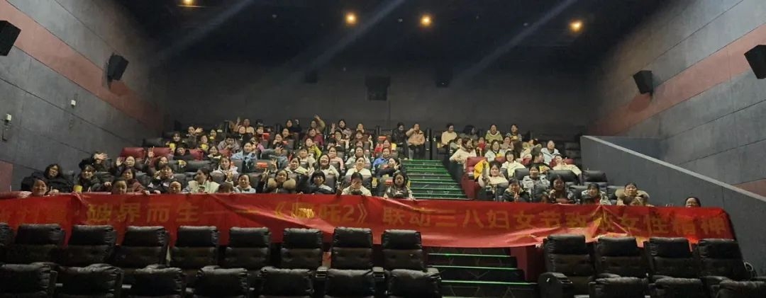 وُلدتْ بقوةٍ تُمكّنها من تخطّي الحواجز. &quot;أشاهد فيلم &quot;نزهة ٢&quot; في مهرجان الإلهة في ٨ مارس&quot;